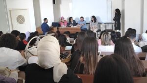 جانب من عرض مشاريع التخرج في كلية الإعلام جامعة دمشق 21 من أيلول 2025 (عنب بلدي/ أنس حاج حسين)