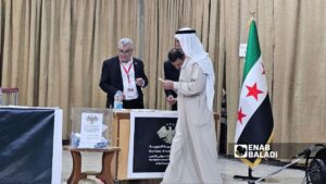 انطلاق عملية فرز الأصوات في سقيلبية بريف حماة -  5 تشرين الأول 2025 (عنب بلدي/ إياد عبد الجواد)