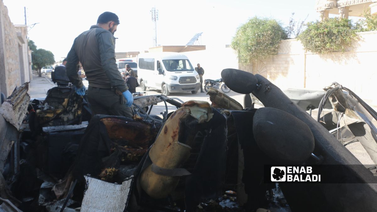 مقتل شخصين بانفجار سيارة في ريف حلب - 22 تشرين الأول 2025 (عنب بلدي/ محمد مصطو)
