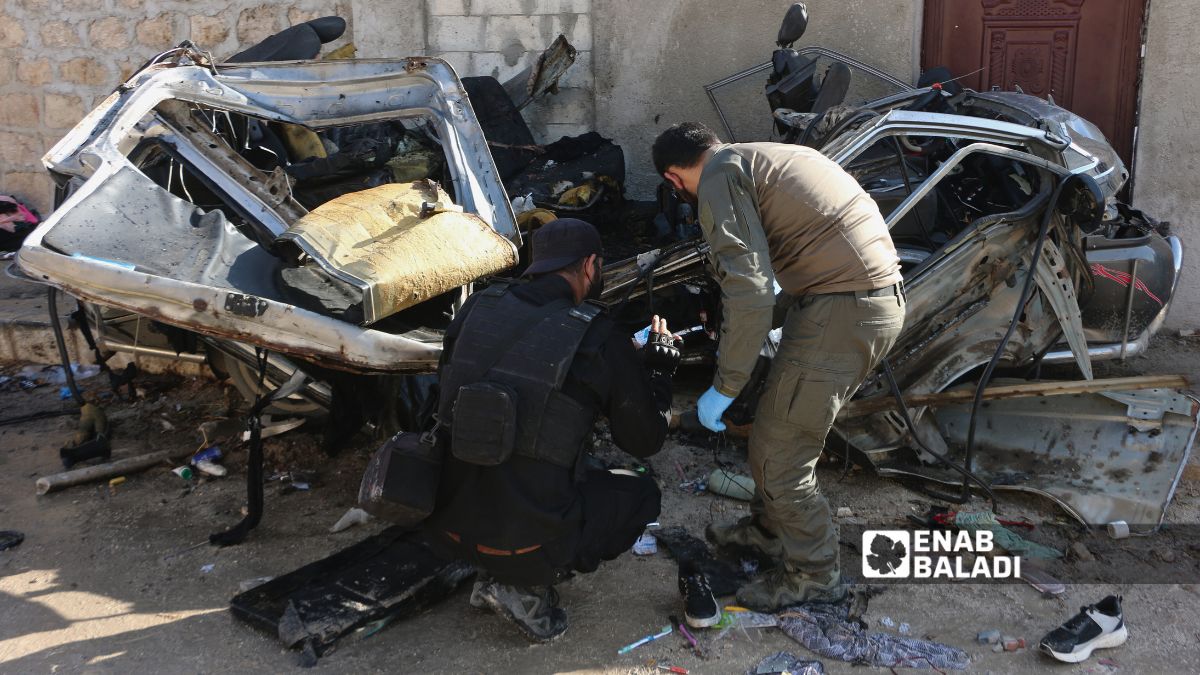 مقتل شخصين بانفجار سيارة في ريف حلب - 22 تشرين الأول 2025 (عنب بلدي/ محمد مصطو)