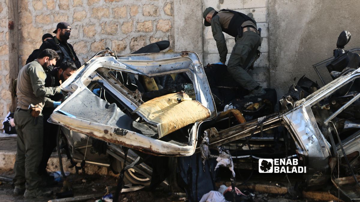 مقتل شخصين بانفجار سيارة في ريف حلب - 22 تشرين الأول 2025 (عنب بلدي/ محمد مصطو) مقتل شخصين بانفجار سيارة في ريف حلب - 22 تشرين الأول 2025 (عنب بلدي/ محمد مصطو)