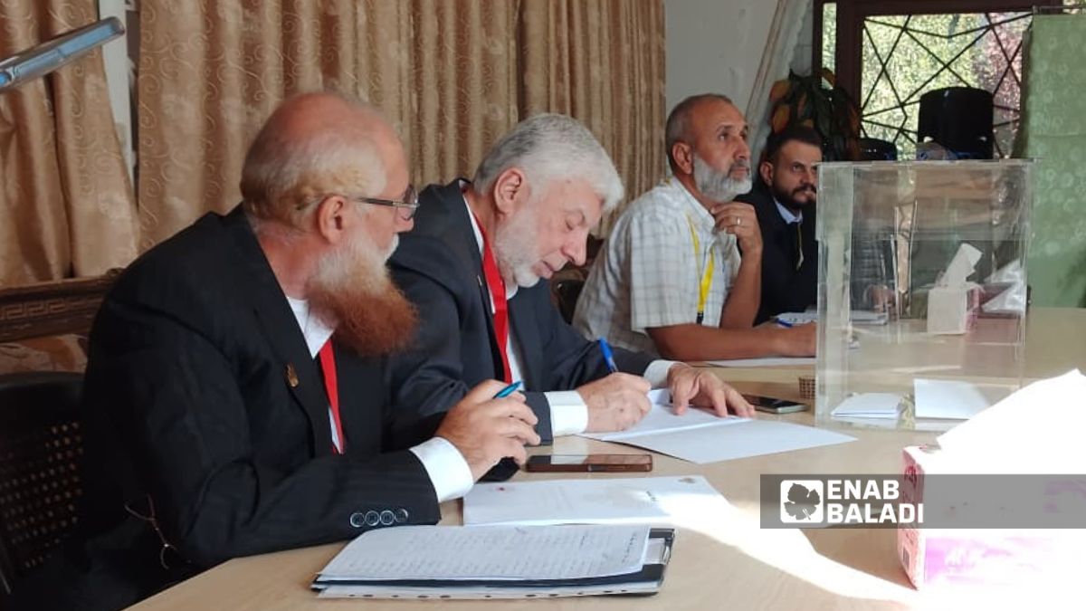 انطلاق عملية التصويت لاختيار أعضاء مجلس الشعب في سوريا من أعضاء الهيئات الناخبة في مدينة الزبداني - 5 تشرين الأول 2025 (عنب بلدي/ عمر علاء الدين)
