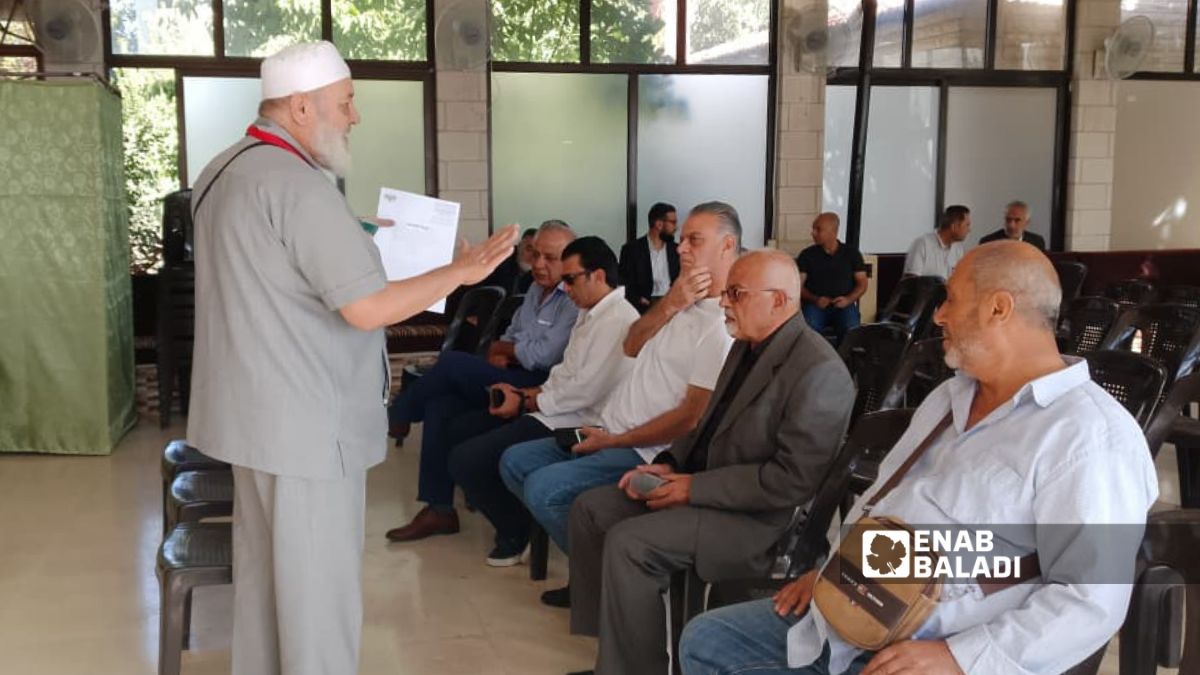 انطلاق عملية التصويت لاختيار أعضاء مجلس الشعب في سوريا من أعضاء الهيئات الناخبة في مدينة الزبداني - 5 تشرين الأول 2025 (عنب بلدي/ عمر علاء الدين)
