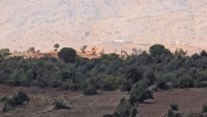 الجيش الإسرائيلي يواصل قطع الأشجار في ريف القنيطرة الشمالي - 6 تشرين الأول 2025 (مركز القنيطرة للإعلام/ فيسبوك) الجيش الإسرائيلي يواصل قطع الأشجار في ريف القنيطرة الشمالي - 6 تشرين الأول 2025 (مركز القنيطرة للإعلام/ فيسبوك)