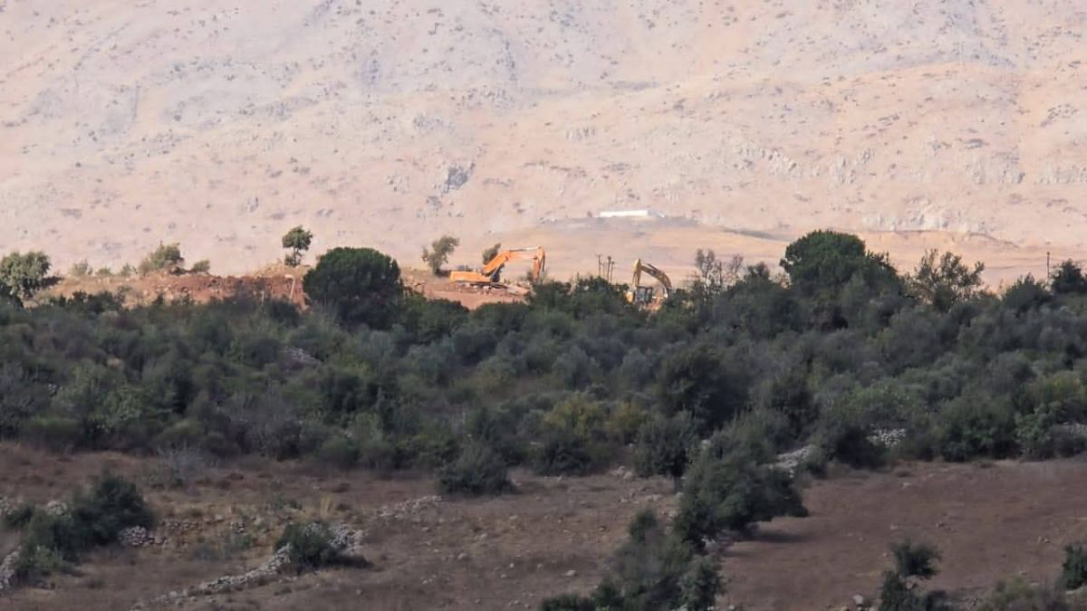 الجيش الإسرائيلي يواصل قطع الأشجار في ريف القنيطرة الشمالي - 6 تشرين الأول 2025 (مركز القنيطرة للإعلام/ فيسبوك)