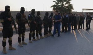 عناصر من قوى الأمن الداخلي التابعة لقسد يلتقون مع عناصر من الأمن العام السوري في محيط حيي الأشرفية والشيخ مقصود بحلب - 7 تموز 2025 (أسايش) 
 عناصر من قوى الأمن الداخلي التابعة لقسد يلتقون مع عناصر من الأمن العام السوري في محيط حيي الأشرفية والشيخ مقصود بحلب - 7 تموز 2025 (أسايش)