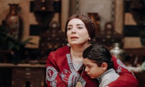 الفنانة شكران مرتجى من مسلسل زقاق الجن الذي أخرجه تامر إسحاق - 27 آذار 2023 (فوشيا)
