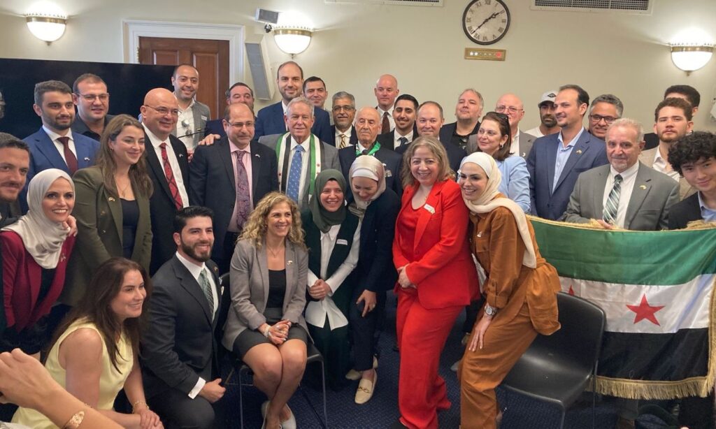 فعالية نظمها المجلس السوري-الأمريكي بالكونجرس الأمريكي بحضور عدد من أعضائه من أجل رفع العقوبات عن سوريا - 4 أيلول 2025 (محمد علاء غانم/إكس)