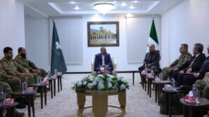 وزير الدفاع السوري اللواء مرهف أبو قصرة يستقبل وفدًا تركيًا على رأسه العماد إلكاي آلتينداغ المدير العام للدفاع والأمن في وزارة الدفاع التركية - 17 تشرين الأول 2025 (وزارة الدفاع السورية/ فيسبوك)
