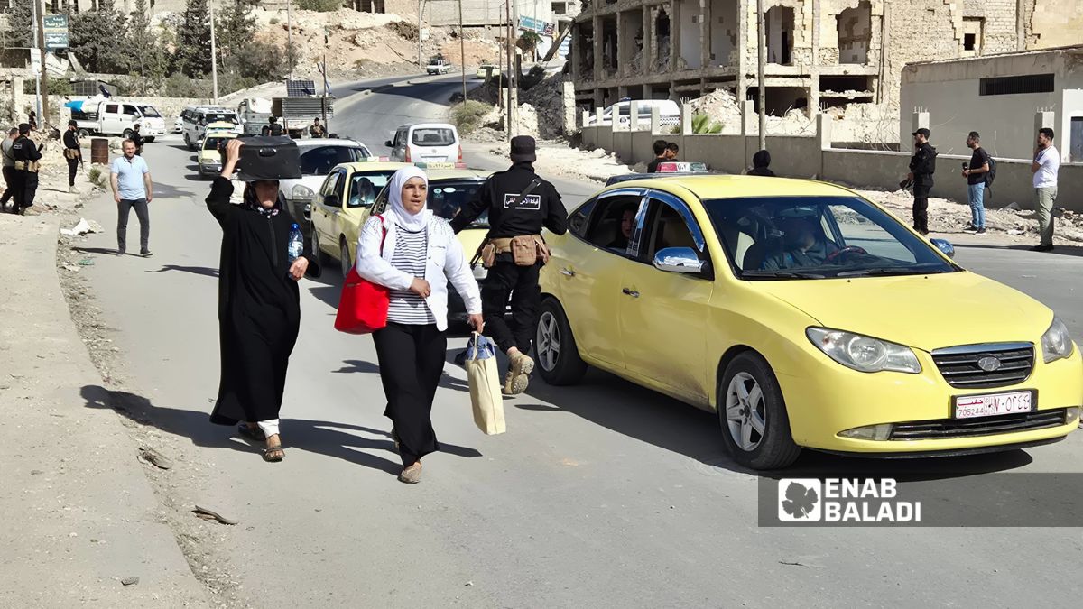 فتح مداخل حي الأشرفية أمام المشاة والسيارات في حلب - 9 تشرين الأول 2025 (عنب بلدي/محمد مصطو) فتح مداخل حي الأشرفية أمام المشاة والسيارات في حلب - 9 تشرين الأول 2025 (عنب بلدي/محمد مصطو)