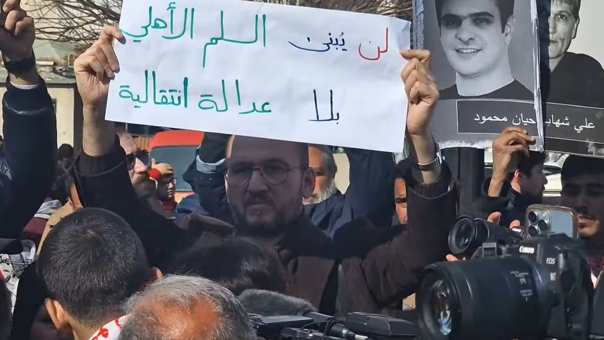 وقفة في دمشق تطالب بالعدالة والمحاسبة - 24 كانون الثاني 2025 (عنب بلدي/لقطة شاشة)