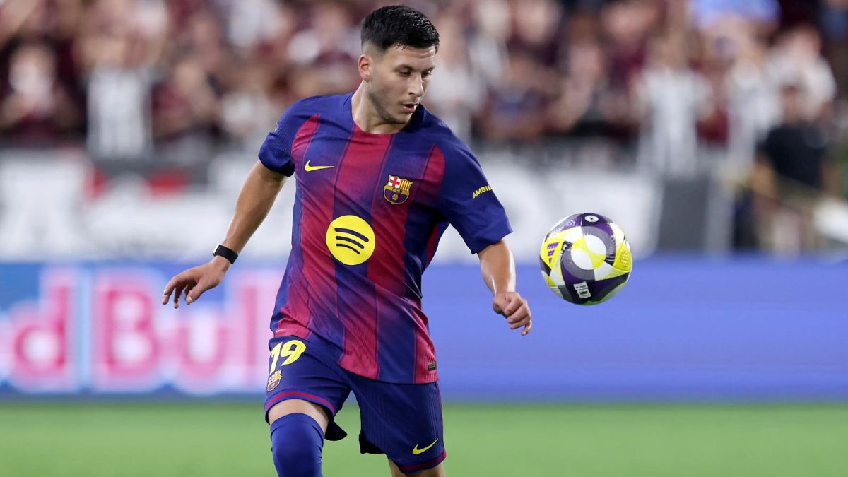 روني بردغجي في المباريات التحضيرية لنادي برشلونة (Barca Universal)