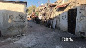 وضع إشارات “X” و”O” على بيوت حي السومرية أثناء حملة الإخلاء - 31 آب 2025 (عنب بلدي/ أمير حقوق)