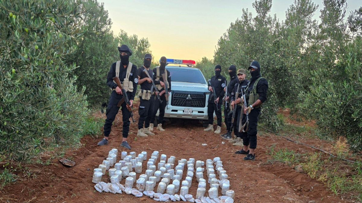 مكافحة المخدرات في درعا تعثر على كميات من المواد المخدرة في درعا - 17 أيلول 2025 (وزارة الداخلية السورية)