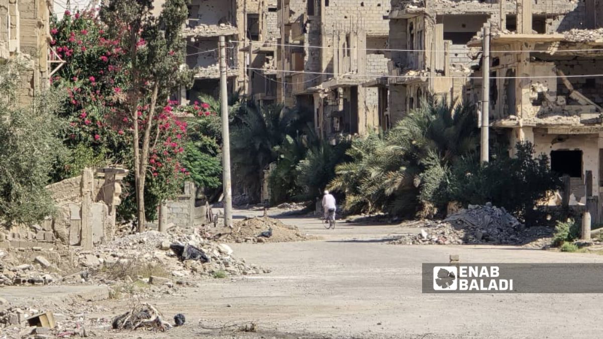 أحد شوارع حي العرضي في مدينة دير الزور - 22 آب 2025 (عنب بلدي/ عبادة الشيخ)