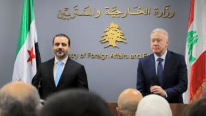 وزير الخارجية السوري أسعد الشيباني، إلى جانب وزير الخارجية اللبناني، يوسف رجي في مؤتمر صحفي 10 تشرين الأول (سانا)