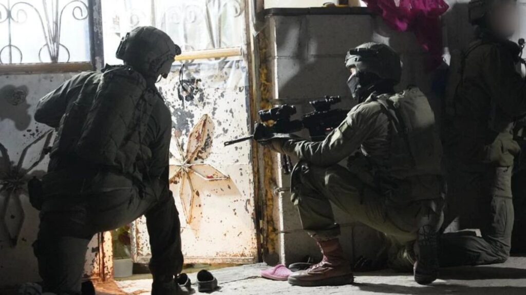صور من عملية التوغل التي نفذها الجيش الإسرائيلي في بلدة بيت جن في ريف دمشق - 28 من تشرين الثاني 2025 (الجيش الإسرائيلي/ إكس)