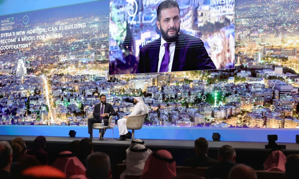 الرئيس السوري أحمد الشرع خلال فعاليات مبادرة مستقبل الاستثمار بالرياض - 29 تشرين الأول 2025 (الرئاسة السورية)