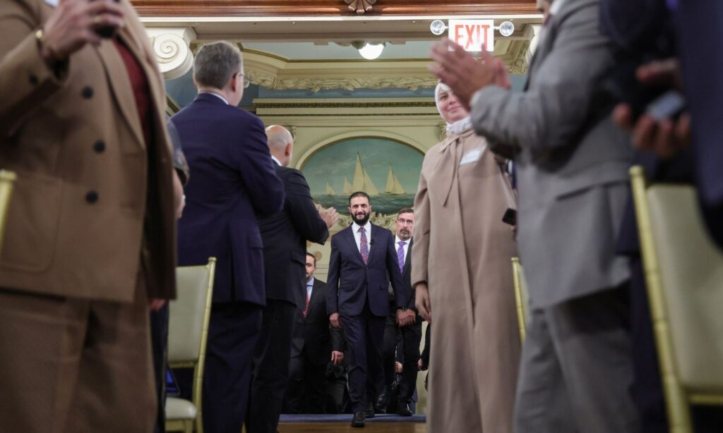 الرئيس السوري أحمد الشرع في معهد الشرق الأوسط للأبحاث بنيويورك - 23 أيلول 2025 (رئاسة الجمهورية السورية)