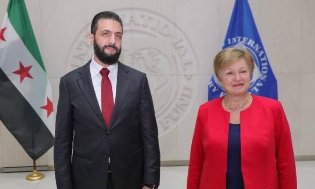 الرئيس السوري في المرحلة الانتقالية أحمد الشرع يلتقي مديرة صندوق النقد الدولي كريستالينا جورجيفا في مقر الصندوق بالعاصمة الأمريكية واشنطن - 15 تشرين الثاني 2025 (صندوق النقد/لينكد إن)