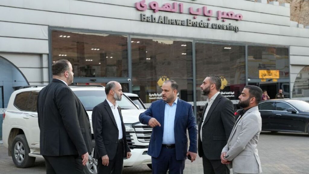 وفد حكومي يطلع يطلع على سير العمل في معبر باب الهوى الحدودي مع تركيا - 15 تشرين الأول 2025 (الهيئة العامة للمنافذ البرية والبحرية)