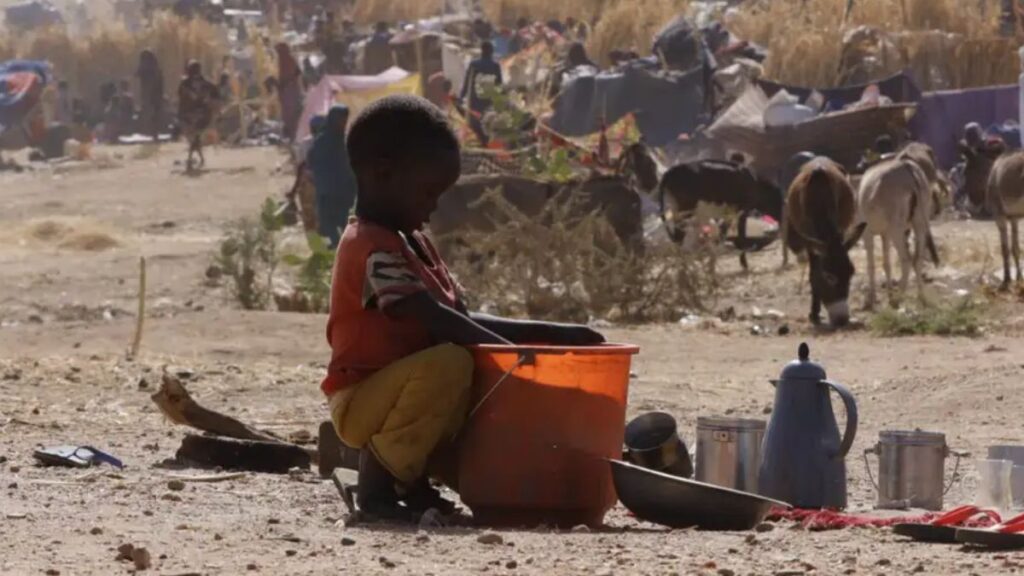 قال المدير التنفيذي لمنظمة "أنقذوا الأطفال" في ألمانيا، فلوريان فيستفال: "إنفاق دول أموال على الأسلحة أكثر مما تنفقه على حماية الأطفال في مناطق النزاع بالفضيحة" (UNICEF/Xinhua/picture alliance)