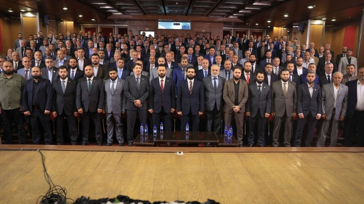 الاجتماع الموسع الذي جمع وزير الداخلية مع الضباط المنشقين عن النظام السابق - 11 أيلول 2025 (وزارة الداخلية/ فيسبوك)