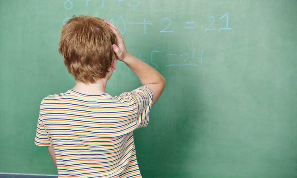 لماذا يخاف بعض الأطفال من الأرقام؟.. الديسكلكوليا يشرح
