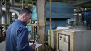 قراءة عدادات الكهرباء في محطة بانياس بعد تأهيل المجموعة الرابعة فيها - 13 تشرين الثاني 2025 (سانا)