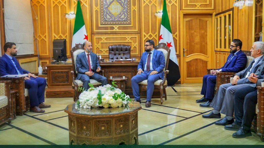 اجتماع رئيس الهيئة العامة للمنافذ البرية والبحرية ووزير العدل لبحث الملفات القانونية والقضائية المرتبطة بالعمل الجمركي - 23 تشرين الأول 2025 (المنافذ البحرية/فيسبوك)