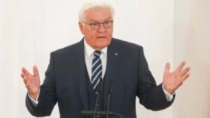 الرئيس الألماني فرانك - فالتر شتاينماير يعارض فكرة إعادة اللاجئين السوريين إلى بلادهم لعدم توفر البنية التحتية لاستقبالهم (Matthias Gränzdörfer/pictureteam/IMAGO)