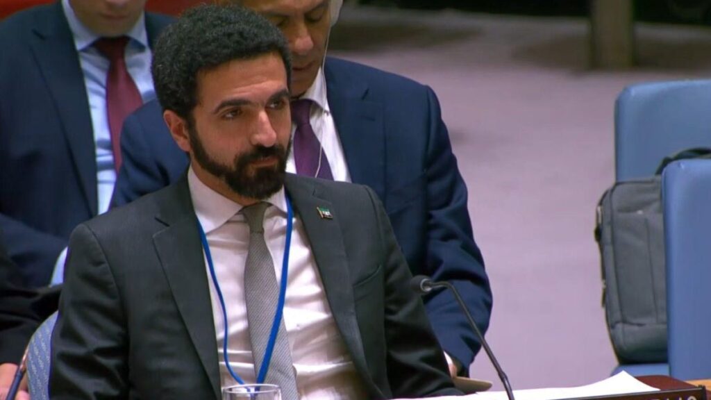 مندوب سوريا الدائم لدى الأمم المتحدة إبراهيم علبي في جلسة لمجلس الأمن - 12 أيلول 2025 (الإخبارية السورية)