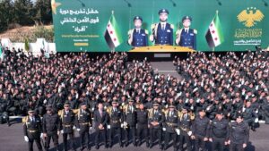 تخريج دفعة من عناصر الأمن الداخلي بعد إتمامهم دورة إعداد الأفراد - 12 تشرين الثاني 2025 (وزارة الداخلية السورية/ فيسبوك)