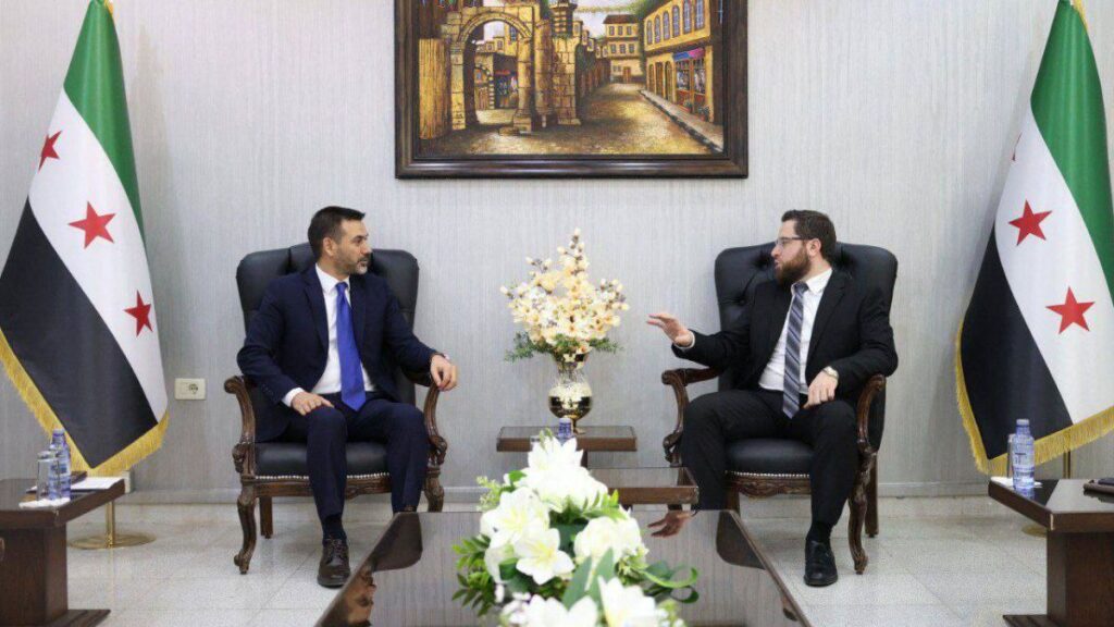 وزير التنمية الإدارية محمد السكاف، يبحث مع رئيس الجامعة الافتراضية، عبادة التامر، سبل إطلاق برامج ماجستير لموظفي القطاع الحكومي - 1 تشرين الثاني 2025 (وزارة التنمية الإدارية)