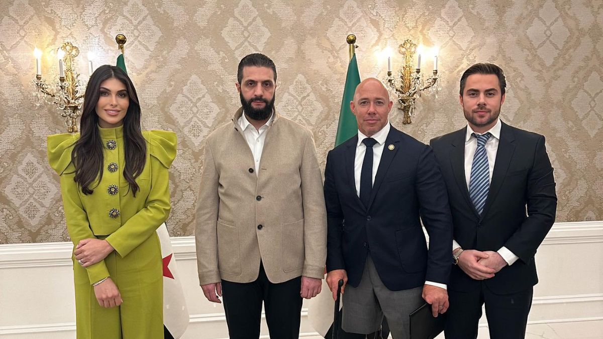 من اللقاء الذي جمع الرئيس السوري في المرحلة الانتقالية أحمد الشرع مع النائب برايان ماست - 9 تشرين الثاني 2025 (ياسمين نعمو/ فيسبوك)