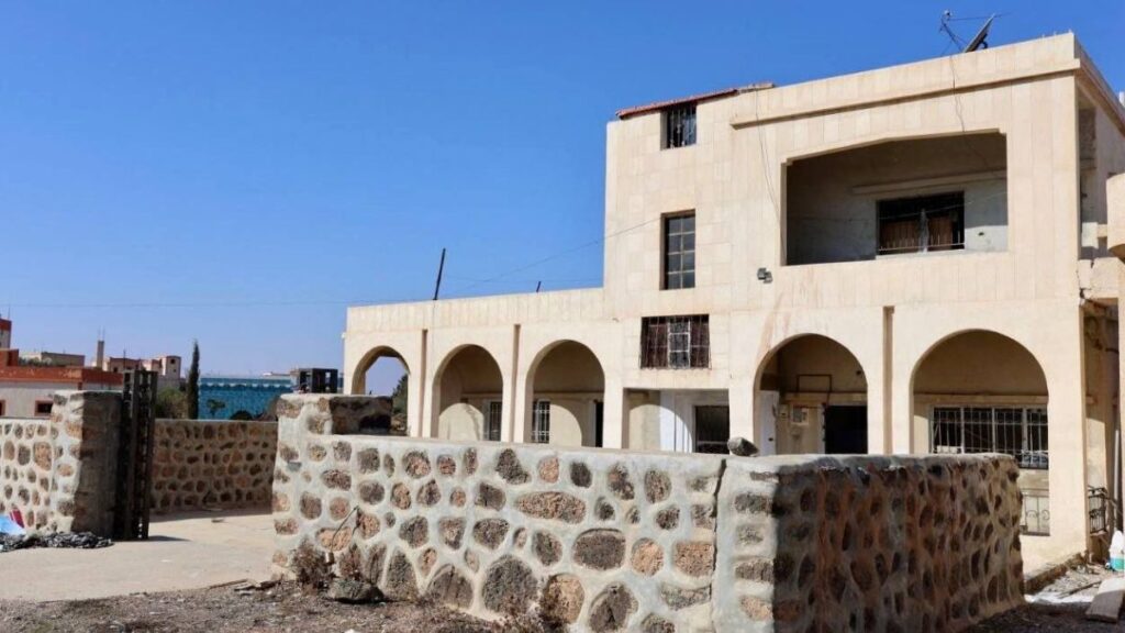 استكمال أعمال الترميم في عدد من منازل قرية الصورة الكبرى غربي السويداء - 26 تشرين الثاني 2025 (السويداء/تلجرام)