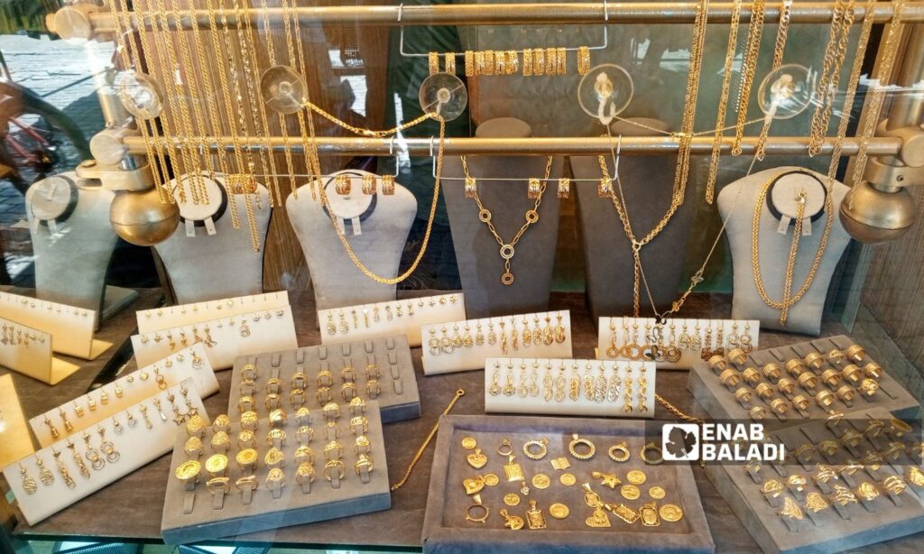 واجهة محل لبيع الذهب في مساكن برزة بدمشق - 8 تشرين الثاني 2025 (عنب بلدي/أنس حاج حسين)