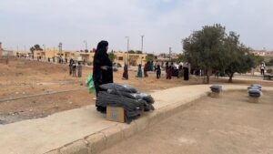 "مفوضية اللاجئين" توزع مساعدات شتوية على 242 أسرة نازحة في مركز استضافة غسم بمحافظة درعا - 4 تشرين الثاني 2025 (UNHCR/ فيسبوك)