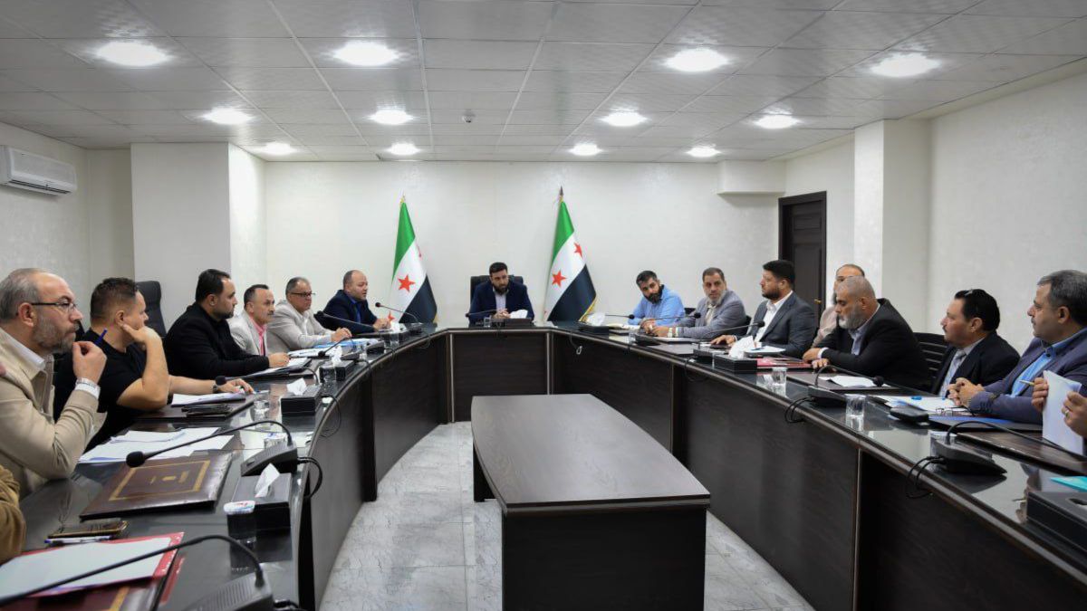 نائب وزير الاقتصاد والتجارة الداخلية "ماهر خليل الحسن" يعقد اجتماع بحضور مدير عام المؤسسة السورية للمخابز "محمد الصيادي" لمناقشة سبل تطوير أداء المخابز العامة ورفع كفاءتها الفنية والإدارية - 11 تشرين الثاني 2025 (وزارة الاقتصاد والصناعة)