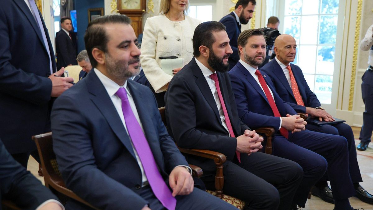 من اجتماع الرئيس السوري أحمد الشرع والمبعوث الأمريكي توماس براك مع الرئيس الأمريكي دونالد ترامب - 10 تشرين الثاني 2025 (رئاسة الجمهورية العربية السورية)