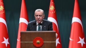 الرئيس التركي رجب طيب أردوغان يعقد مؤتمرًا صحفيًا بعد عودته من أذربيجان - 9 تشرين الثاني 2025 (وكالة الأناضول)