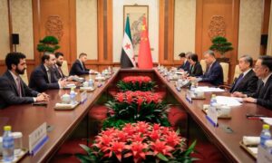 وزير الخارجية والمغتربين يلتقي نظيره الصيني وانغ يي في بكين - 17 تشرين الثاني 2025 (وزارة الخارجية والمغتربين/ إكس)
