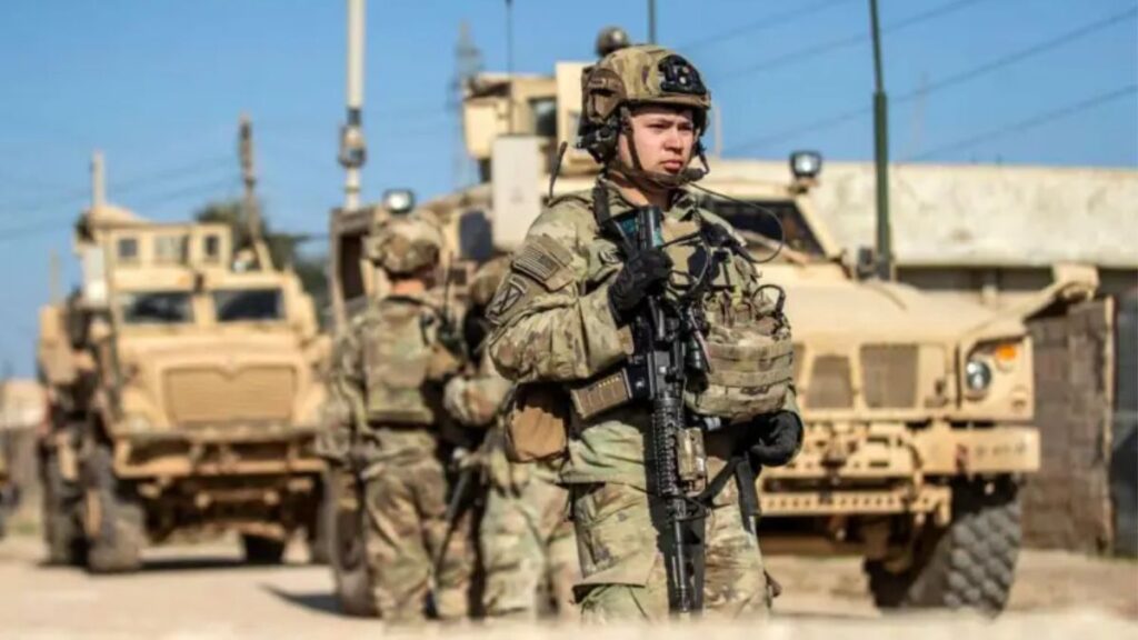 دورية لجنود أمريكيين في بلدة تل حميس بمحافظة الحسكة شمال شرق سوريا- كانون الثاني 2025 (BBC)