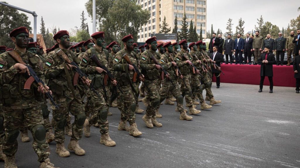 الجيش السوري يقدم عرضا عسكريا في شوارع دمشق بمناسبة ذكرى سقوط نظام بشار الأسد - 8 كانون الأول 2025 (وزارة الدفاع السورية)