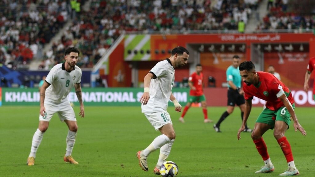 محمود المواس مستحوذًا على الكرة خلال مباراة سوريا والمغرب في بطولة كأس العرب - 11 كانون الأول 2025 (SFA)