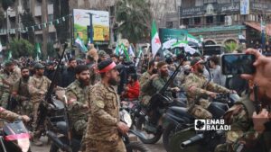 المسير العسكري في حمص بمناسبة ذكرى التحرير – 8 كانون الأول 2025 (عنب بلدي/ محمد كاخي)
