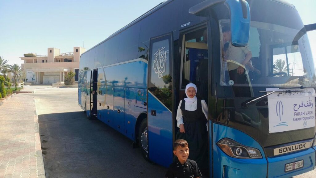 حافلة أعادت مهجرين سوريين من الأردن عبر معبر نصيب الحدودي - 25 أيار 2025 (عنب بلدي /محجوب الحشيش)