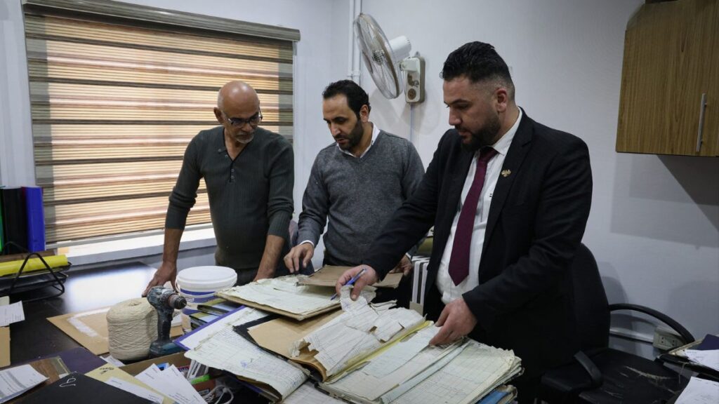 ترميم الصحائف العقارية في مديرية السجل المؤقت بدمشق - 4 كانون الأول 2025 (سانا)