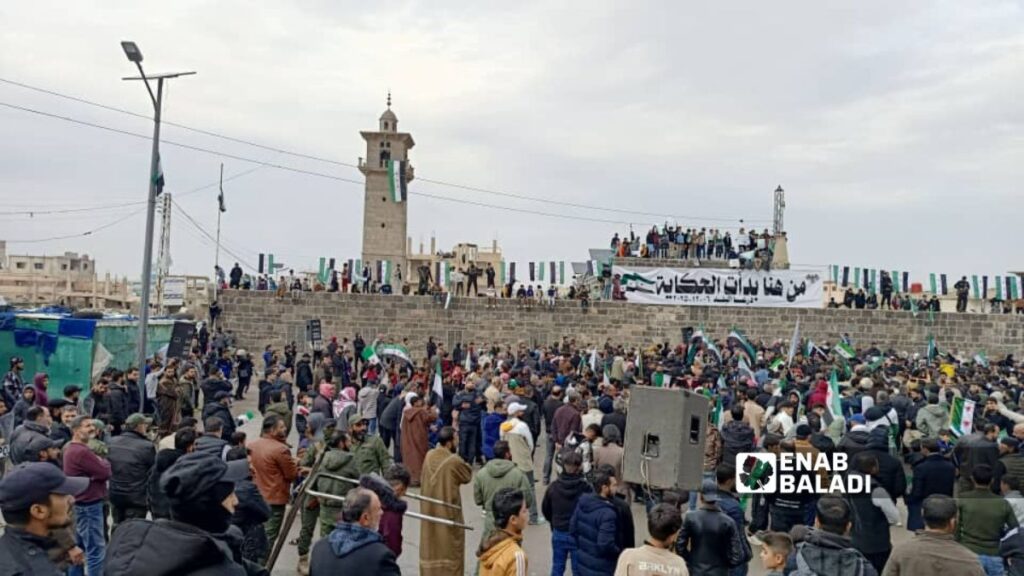 سوريون يحتفلون بذكرى التحرير في مدينة درعا البلد - 6 كانون الأول 2025 (عنب بلدي/ محجوب الحشيش)