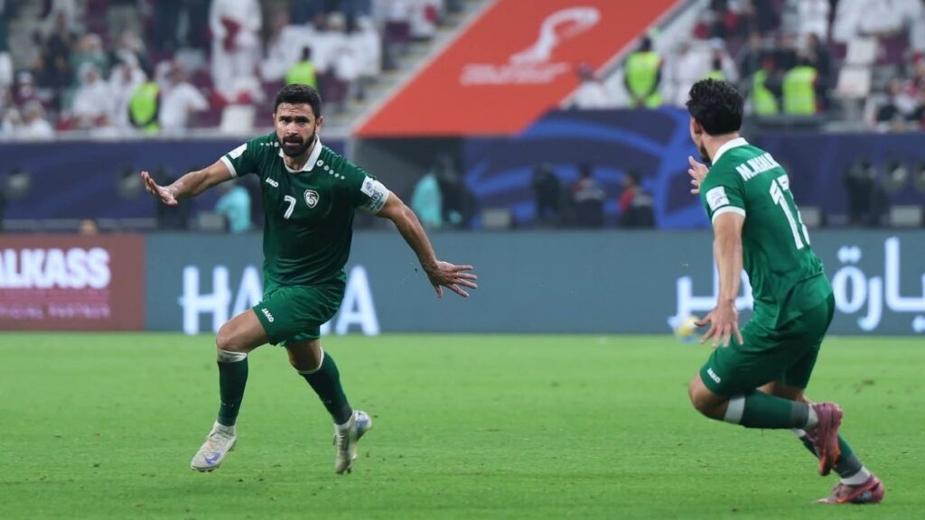 احتفال محمد الصلخدي وعمر خريبين بعد تسجيل هدف التعادل في شباك قطر ببطولة كأس العرب- 5 كانون الأول 2025 (sfa)